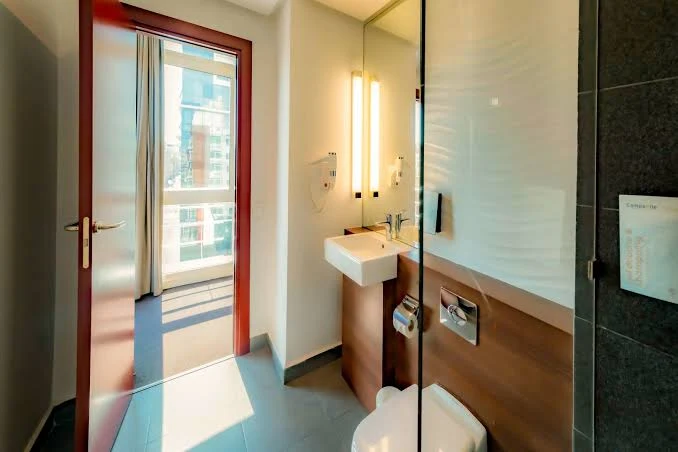 Salle de bain moderne de l’hôtel Campanile Casablanca