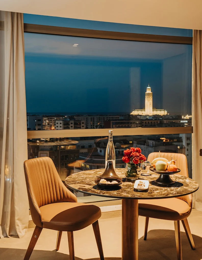 Vue sur la mosquée Hassan II depuis une chambre de l’Idou Anfa Hôtel